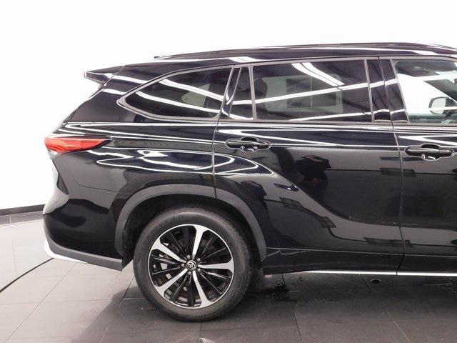 used 2021 Toyota Highlander car, priced at $35,995