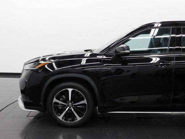 used 2021 Toyota Highlander car, priced at $35,995