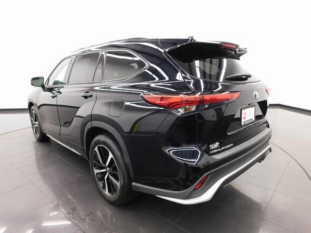 used 2021 Toyota Highlander car, priced at $35,995