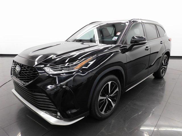 used 2021 Toyota Highlander car, priced at $35,995