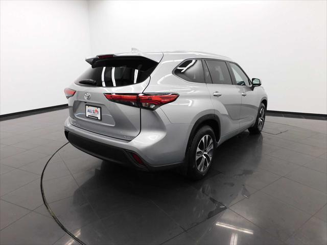 used 2023 Toyota Highlander car, priced at $38,499
