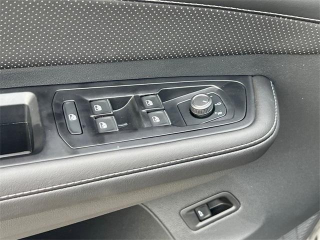 new 2025 Volkswagen Atlas car, priced at $43,954