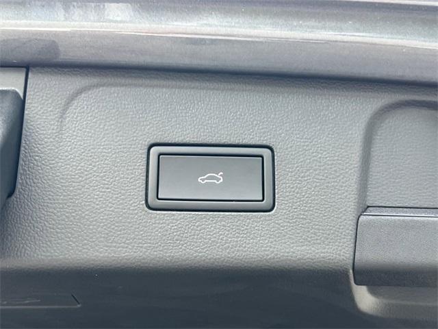 new 2025 Volkswagen Atlas car, priced at $43,954