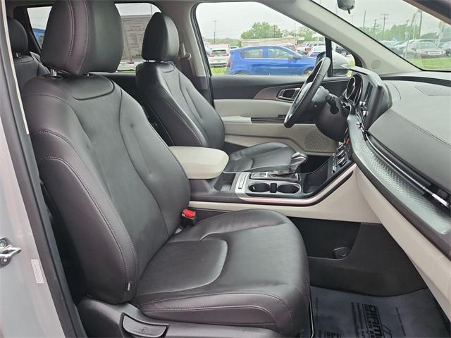 used 2023 Kia Carnival car, priced at $29,300