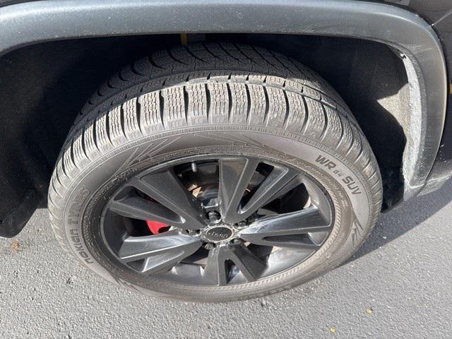 used 2015 Jeep Grand Cherokee car, priced at $12,994