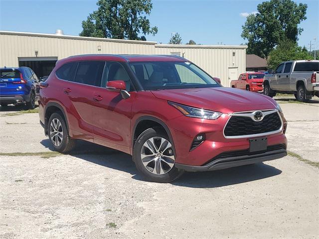 used 2021 Toyota Highlander car, priced at $34,824