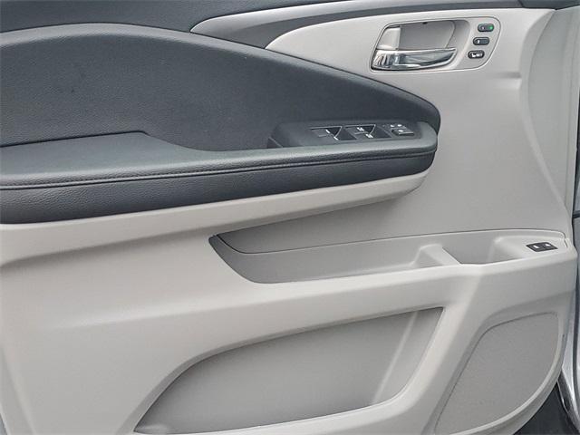 used 2022 Honda Pilot car, priced at $32,000