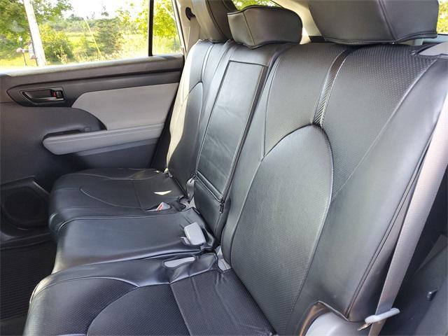 used 2021 Toyota Highlander car, priced at $24,434