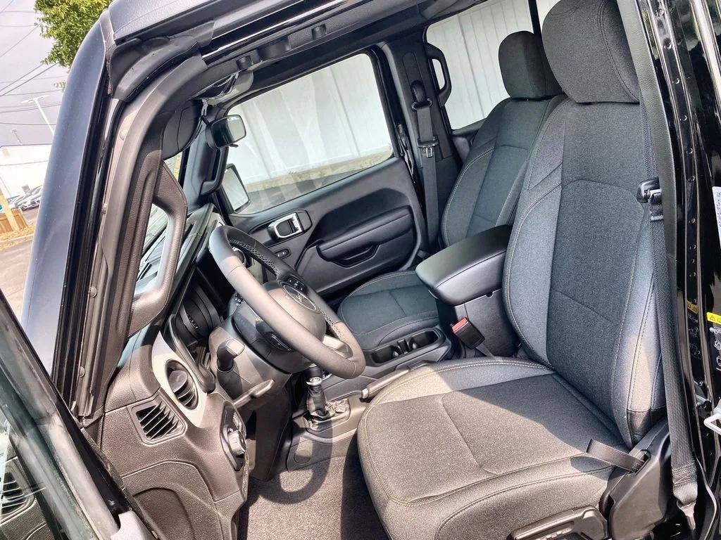 new 2025 Jeep Wrangler car, priced at $41,969
