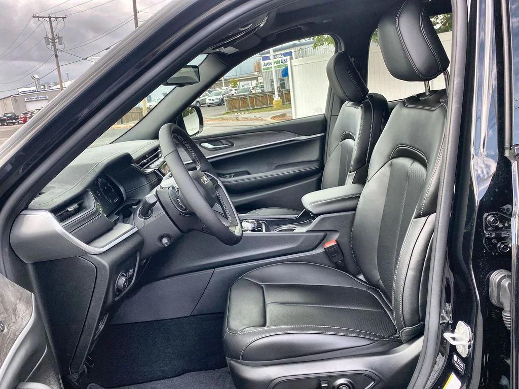new 2025 Jeep Grand Cherokee car, priced at $55,160