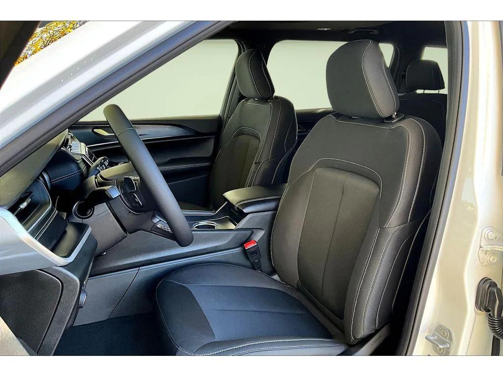 new 2025 Jeep Grand Cherokee L car, priced at $38,864