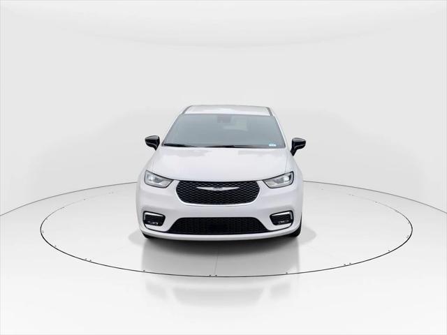 new 2025 Chrysler Pacifica car, priced at $44,445