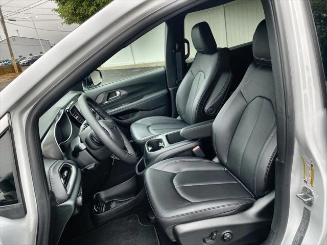 new 2025 Chrysler Pacifica car, priced at $44,445