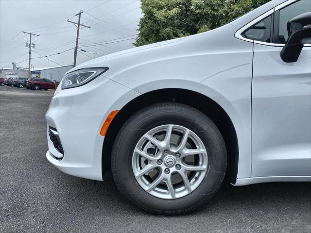 new 2025 Chrysler Pacifica car, priced at $44,445