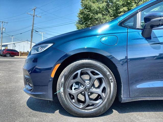 used 2022 Chrysler Pacifica Hybrid car, priced at $31,900