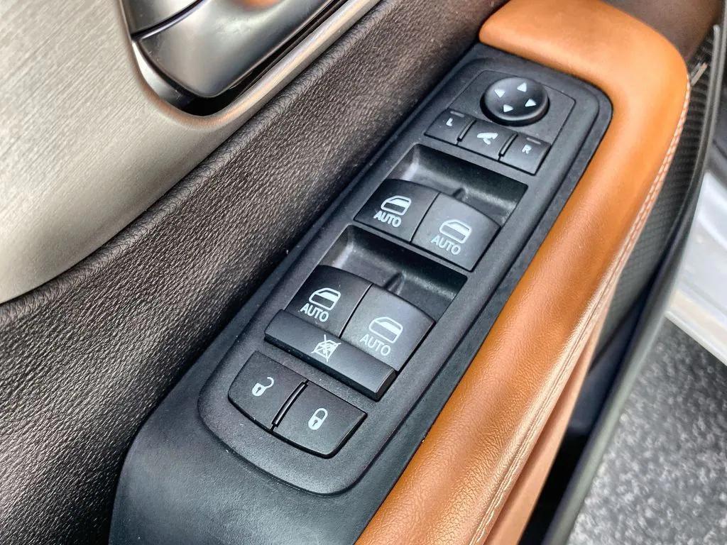used 2025 Chrysler Pacifica car, priced at $52,500
