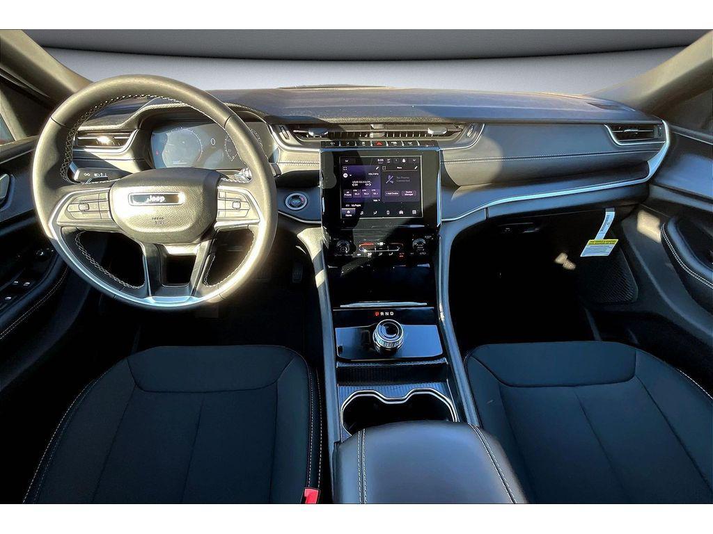 new 2025 Jeep Grand Cherokee L car, priced at $39,300