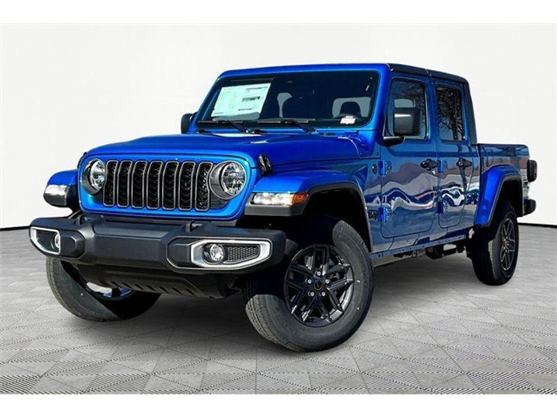 new 2024 Jeep Gladiator car, priced at $44,222