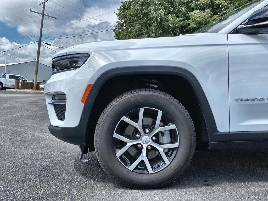 used 2024 Jeep Grand Cherokee car, priced at $39,900