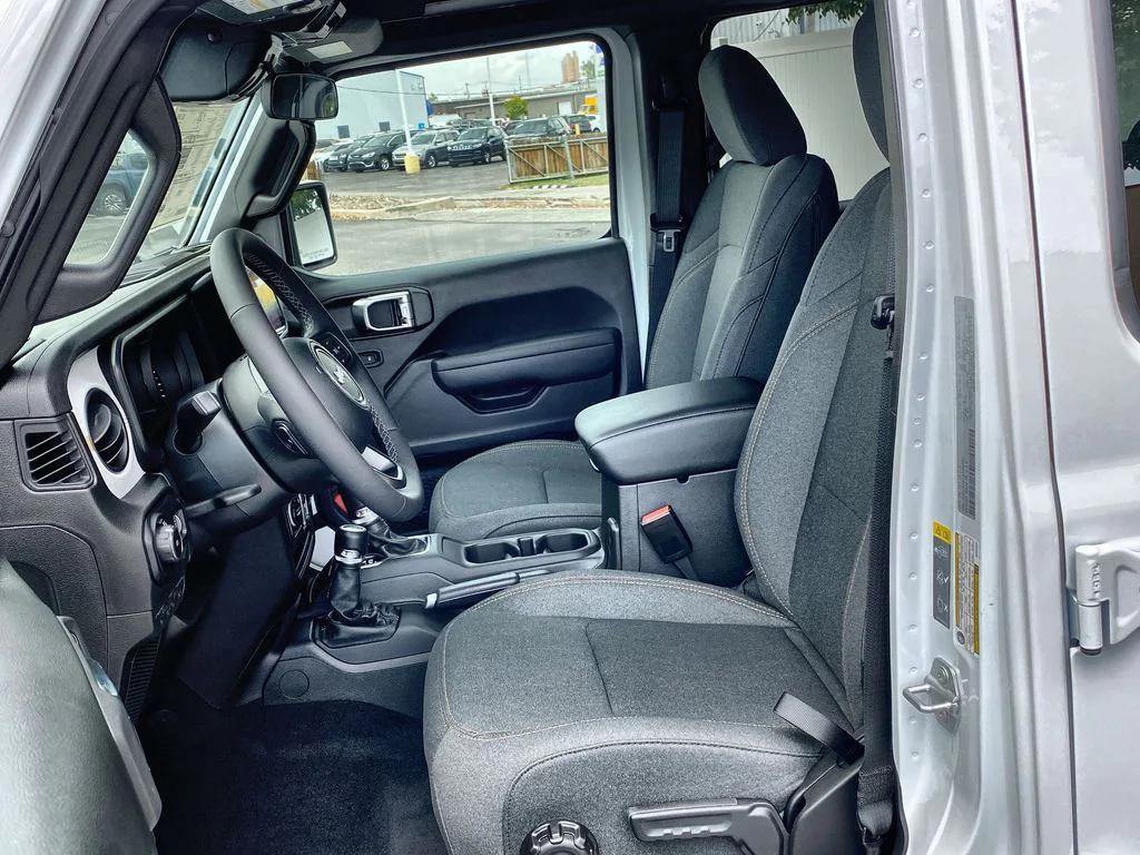 new 2025 Jeep Wrangler car, priced at $46,183