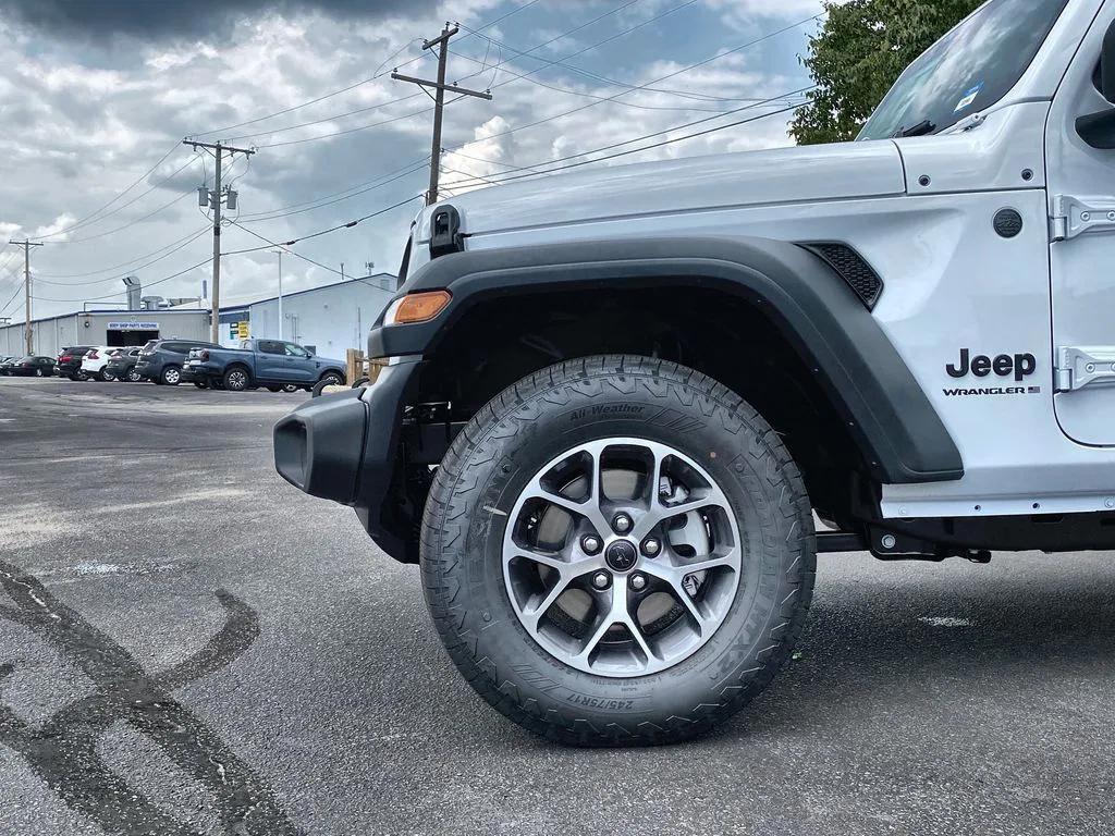 new 2025 Jeep Wrangler car, priced at $46,183