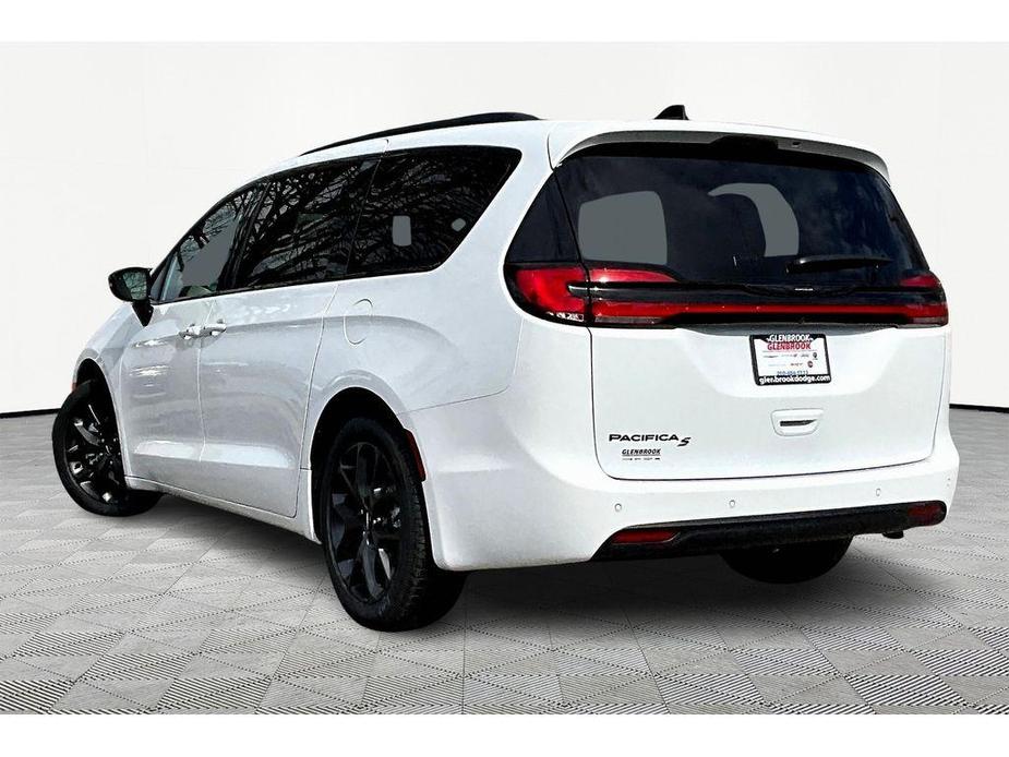 new 2024 Chrysler Pacifica car, priced at $39,329