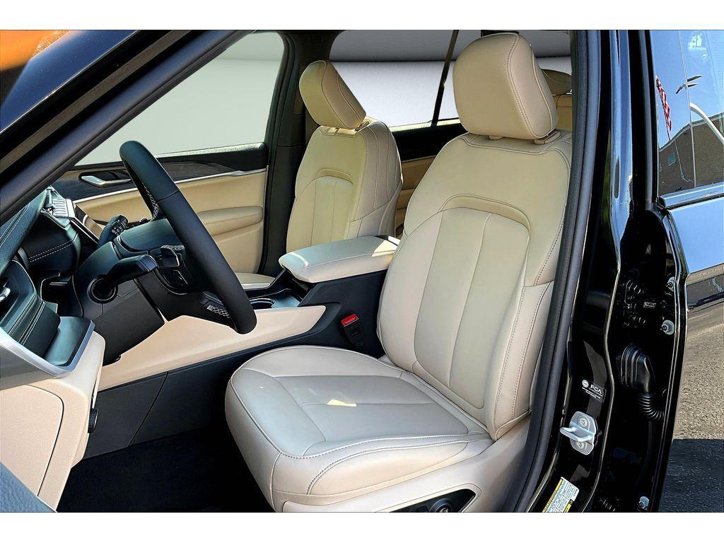 new 2025 Jeep Grand Cherokee car, priced at $45,256