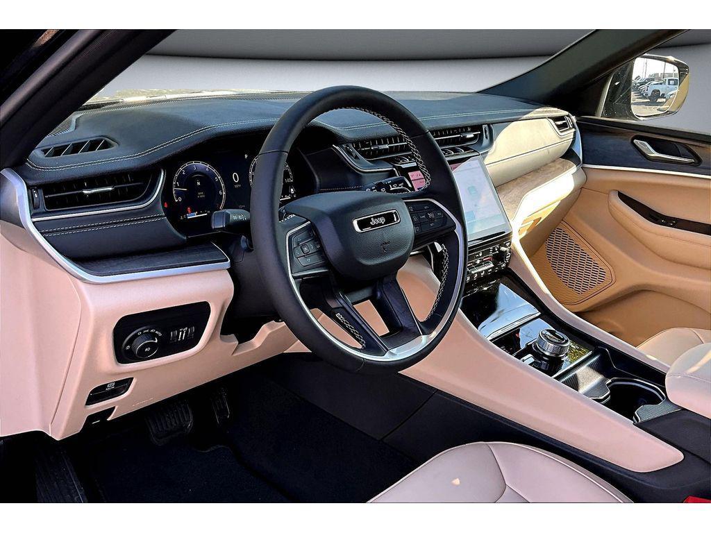 new 2025 Jeep Grand Cherokee car, priced at $45,256