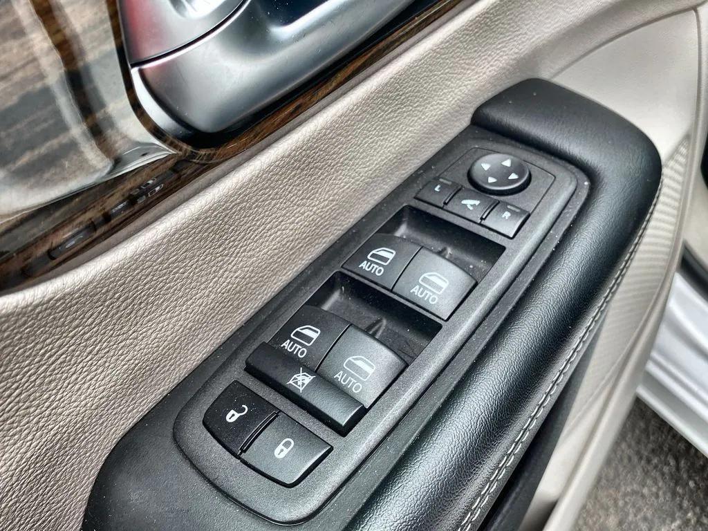 used 2023 Chrysler Pacifica car, priced at $26,585