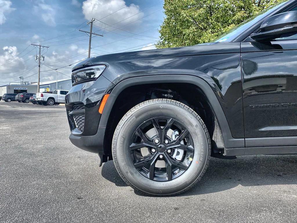 new 2025 Jeep Grand Cherokee car, priced at $44,480