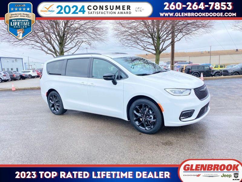 new 2024 Chrysler Pacifica car, priced at $50,605