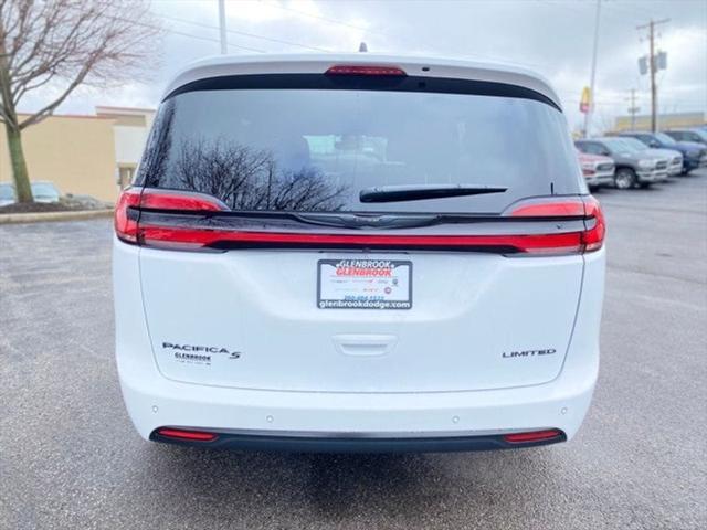 new 2024 Chrysler Pacifica car, priced at $42,004