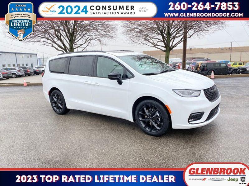 new 2024 Chrysler Pacifica car, priced at $42,928