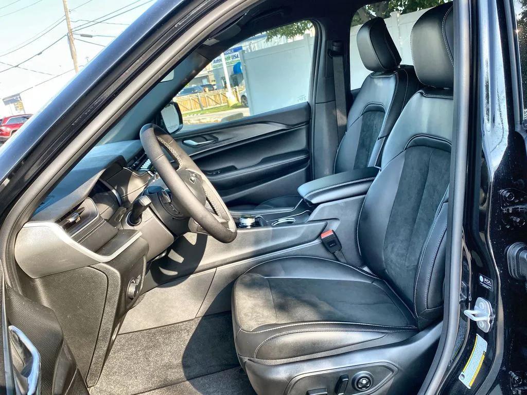 new 2025 Jeep Grand Cherokee car, priced at $41,383