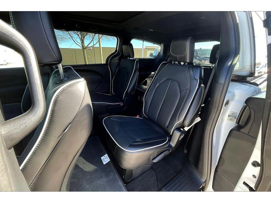 new 2024 Chrysler Pacifica car, priced at $46,504