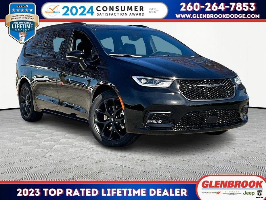 new 2024 Chrysler Pacifica car, priced at $45,428