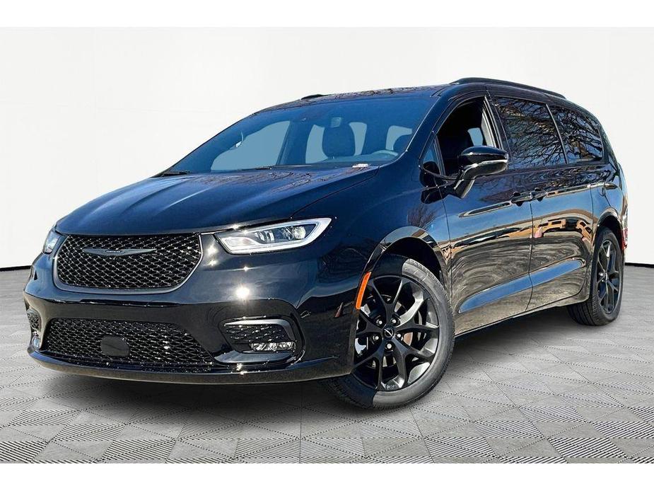 new 2024 Chrysler Pacifica car, priced at $47,928