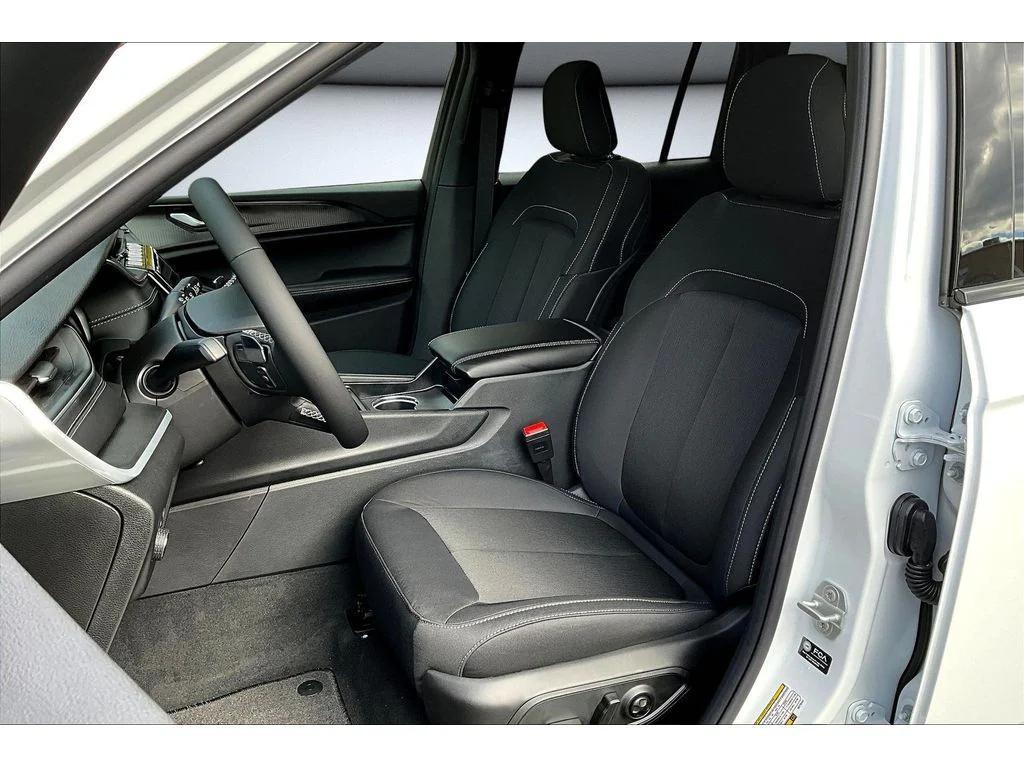 new 2025 Jeep Grand Cherokee car, priced at $41,780