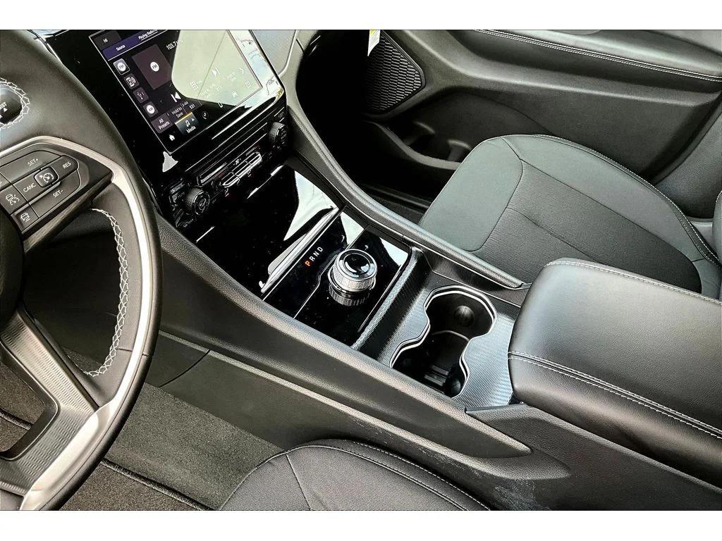 new 2025 Jeep Grand Cherokee car, priced at $41,780