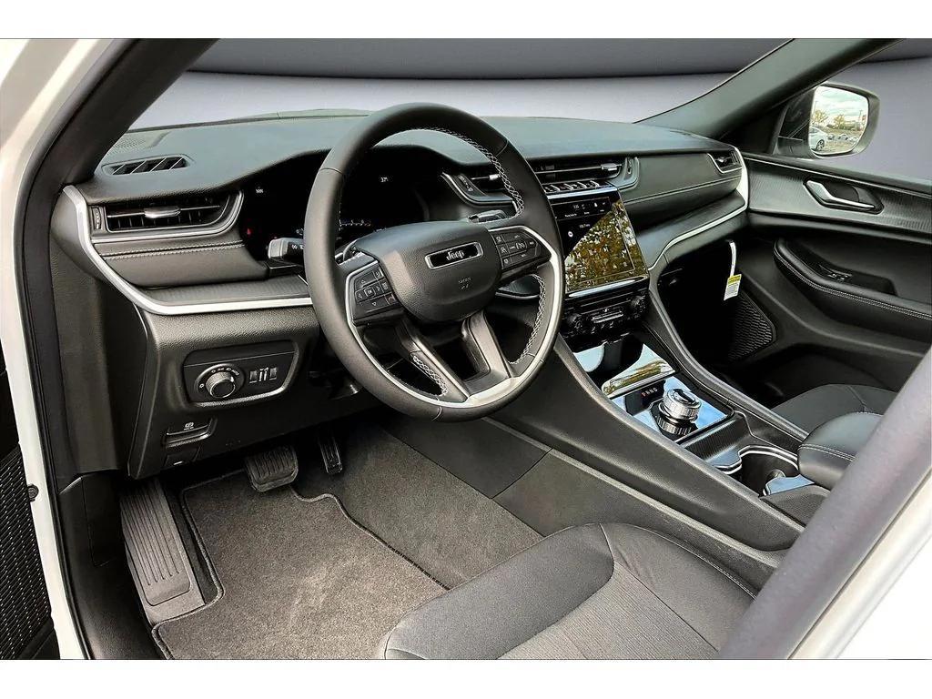 new 2025 Jeep Grand Cherokee car, priced at $41,780