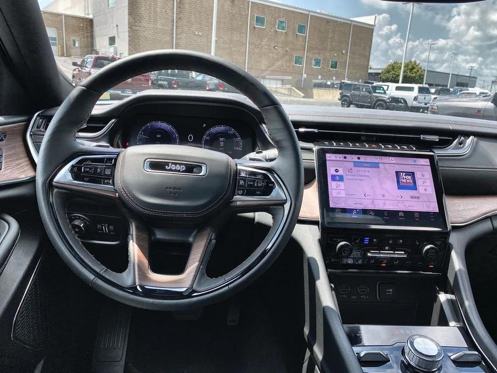 new 2025 Jeep Grand Cherokee car, priced at $59,055