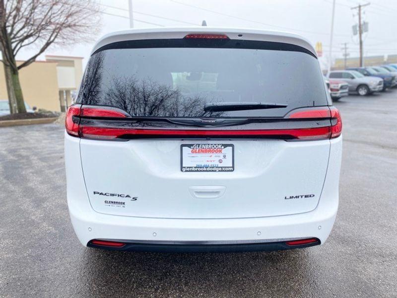 new 2024 Chrysler Pacifica car, priced at $47,928