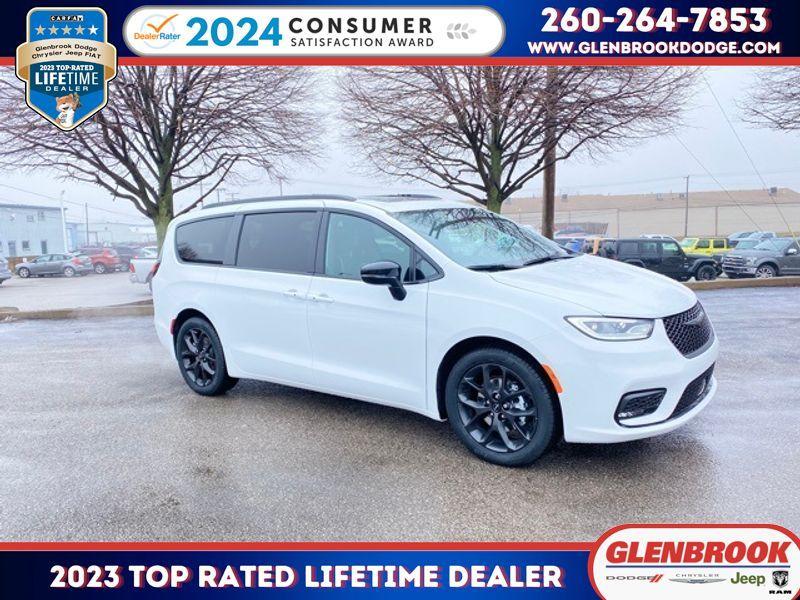 new 2024 Chrysler Pacifica car, priced at $47,928