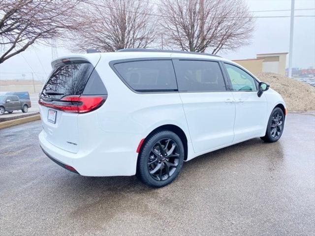 new 2024 Chrysler Pacifica car, priced at $42,428