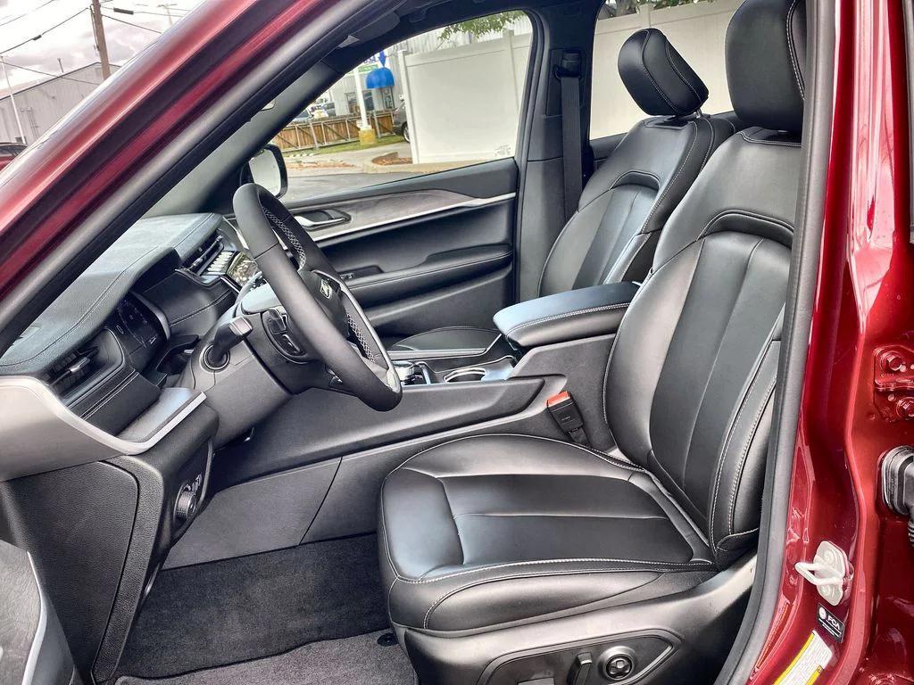 new 2025 Jeep Grand Cherokee car, priced at $52,335