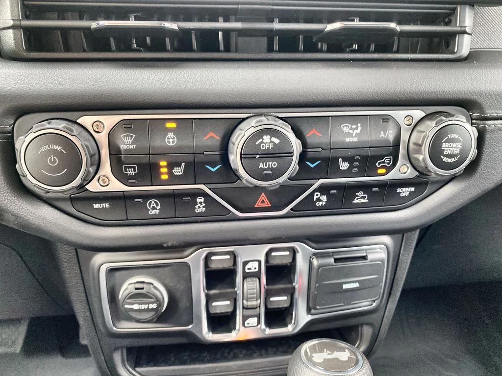 new 2025 Jeep Wrangler car, priced at $55,109
