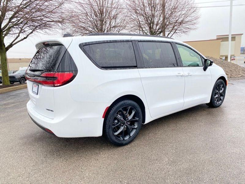 new 2024 Chrysler Pacifica car, priced at $49,004