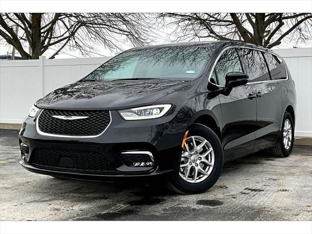 new 2025 Chrysler Pacifica car, priced at $40,695