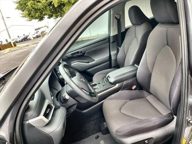 used 2021 Toyota Highlander car, priced at $28,500