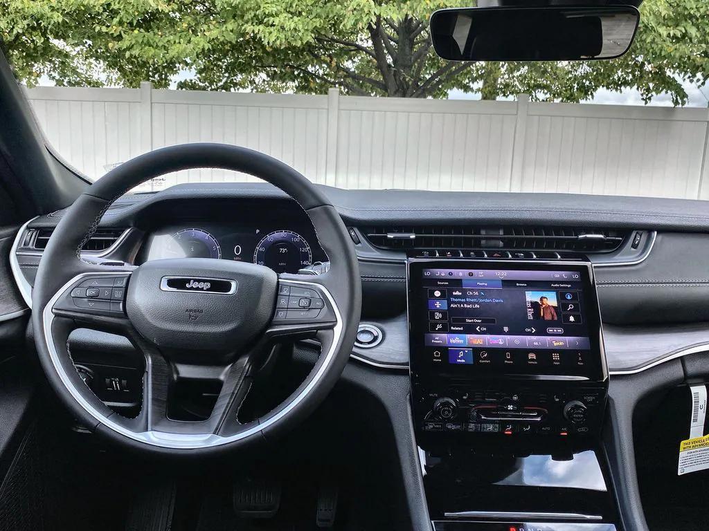 new 2025 Jeep Grand Cherokee car, priced at $49,610